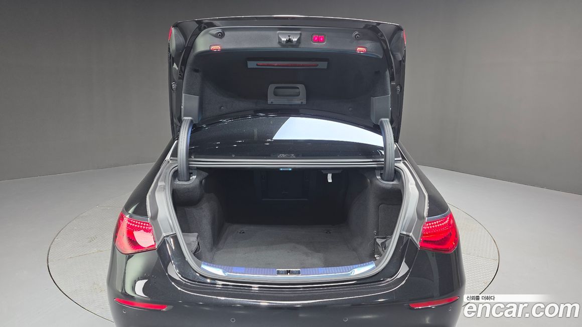Mercedes-Benz S-Class 2021