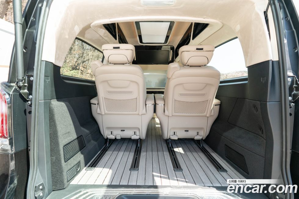 Mercedes-Benz V-Class 2025