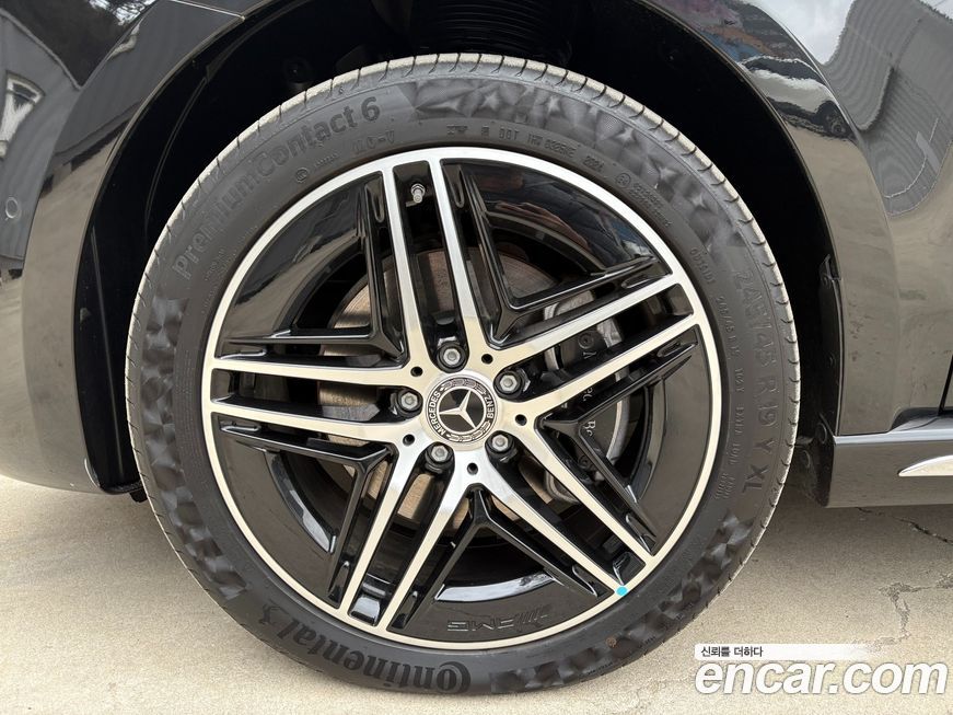 Mercedes-Benz V-Class 2025