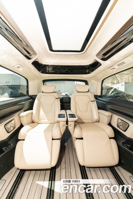 Mercedes-Benz V-Class 2025