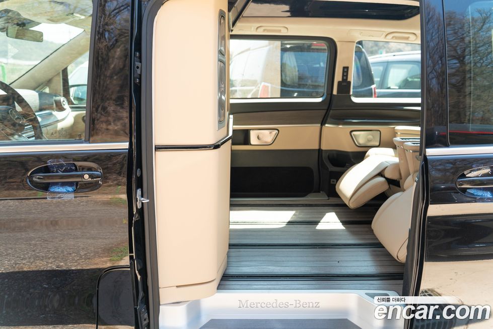 Mercedes-Benz V-Class 2025