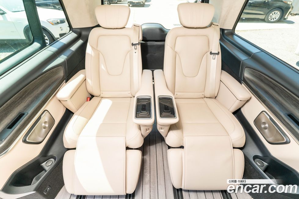 Mercedes-Benz V-Class 2025