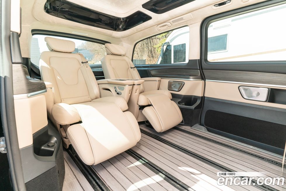 Mercedes-Benz V-Class 2025