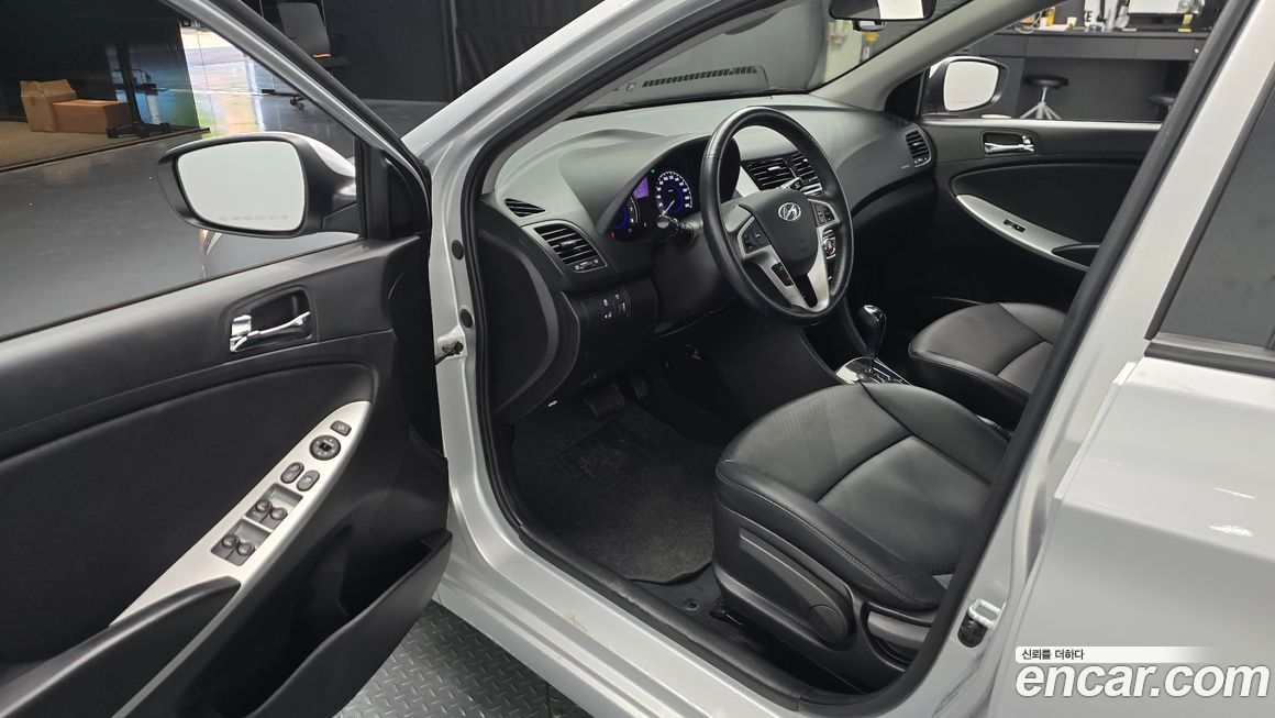 Hyundai Accent 2015