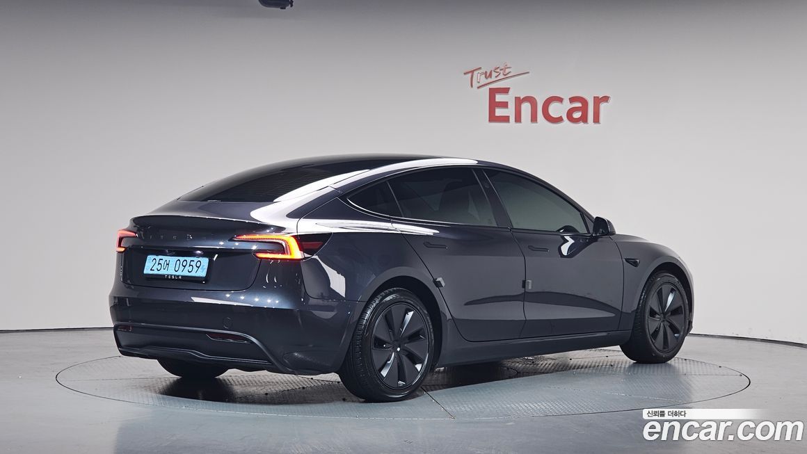 Tesla Model 3 2025