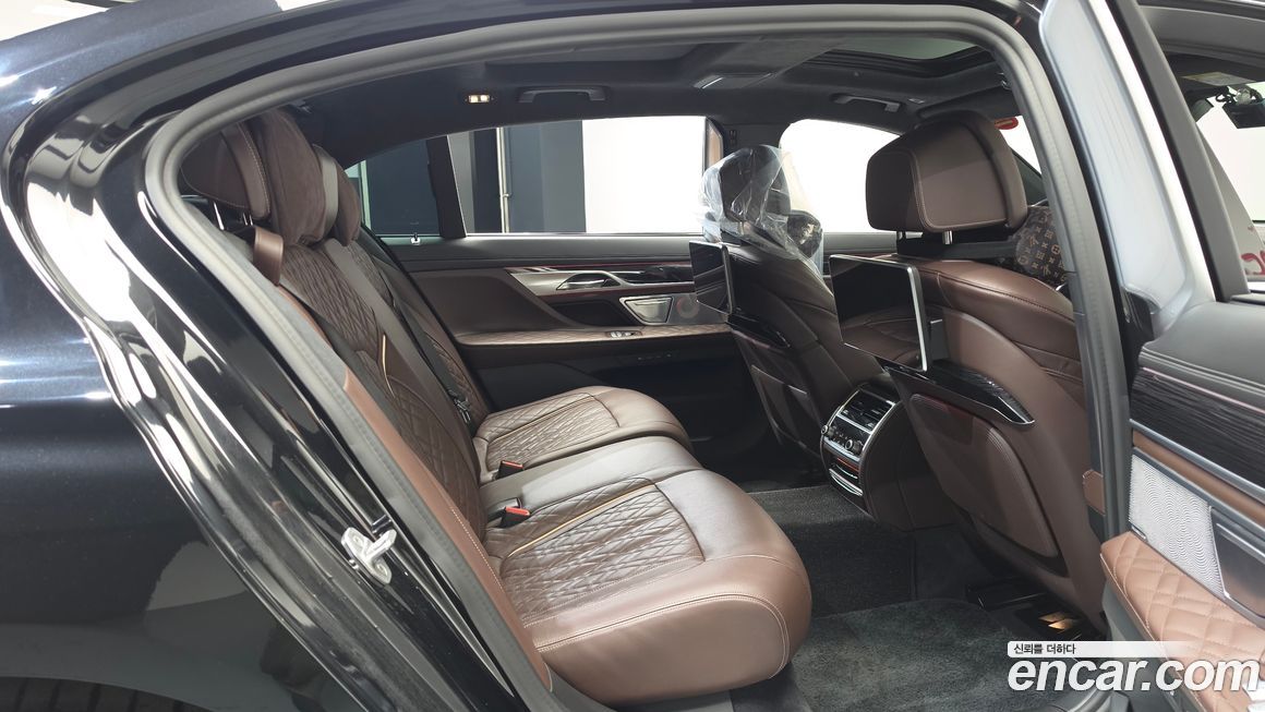 BMW 7-Series 2021