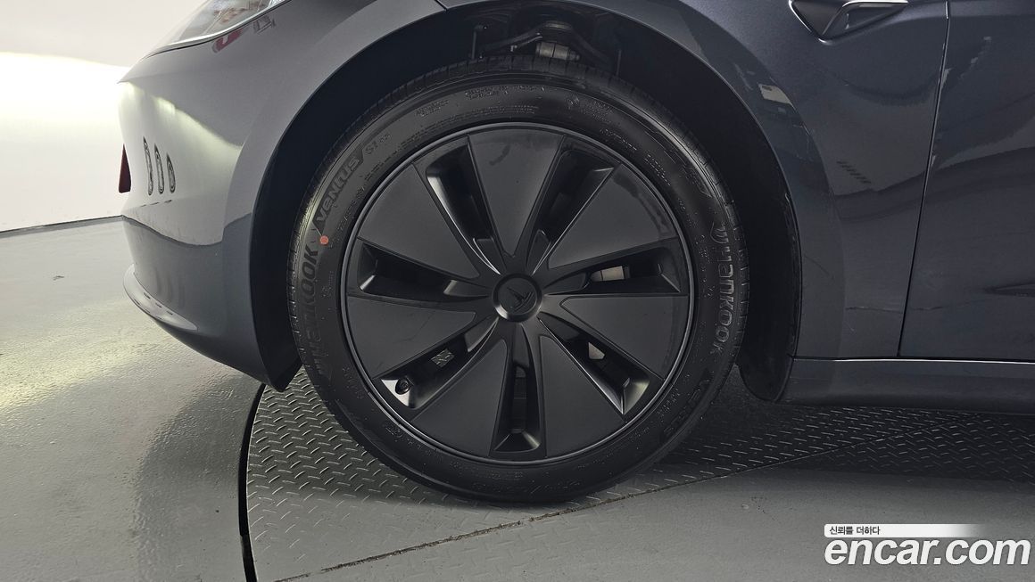 Tesla Model 3 2025