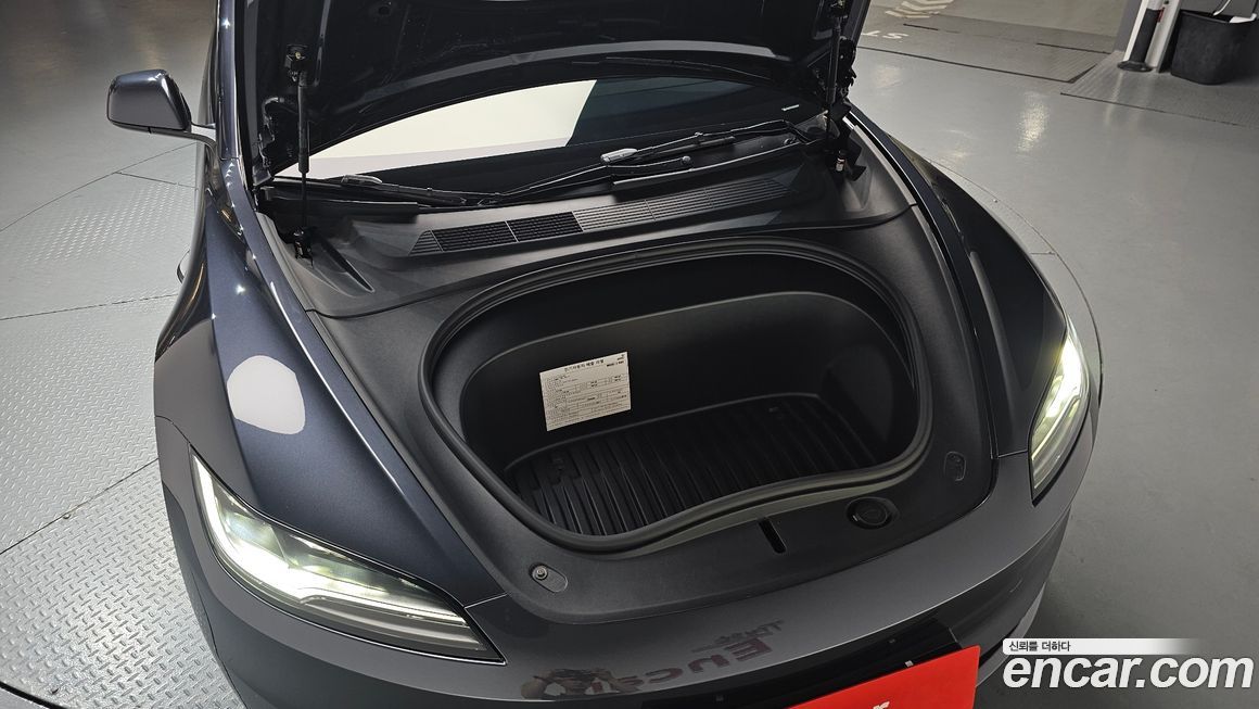 Tesla Model 3 2025