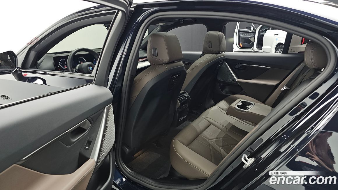 BMW 5-Series 2025