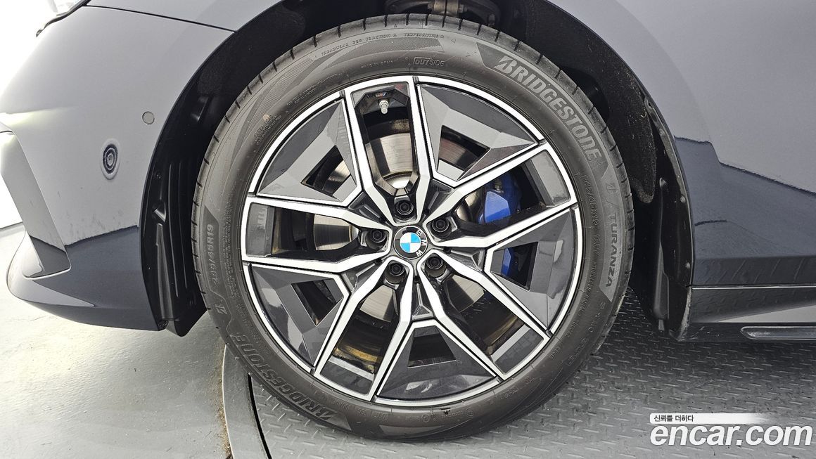 BMW 5-Series 2025