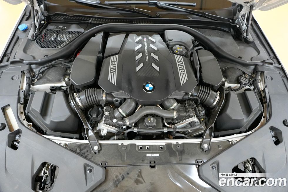 BMW 8-Series 2023