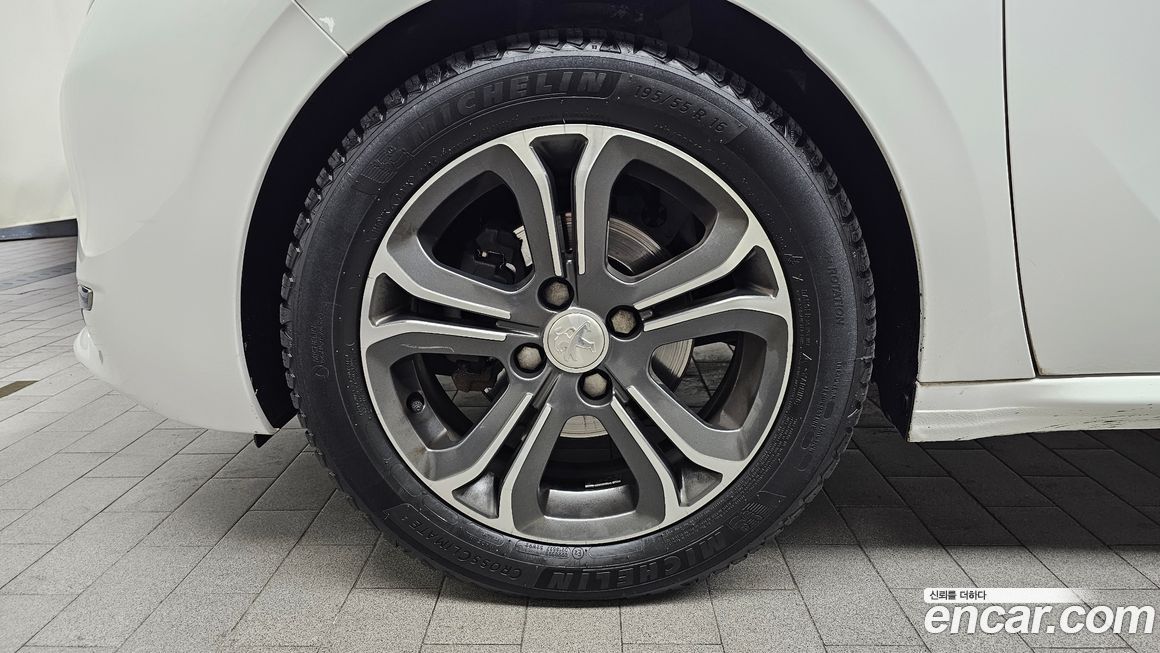Peugeot 208 2016