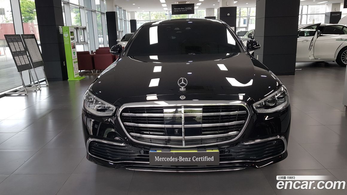 Mercedes-Benz S-Class 2025