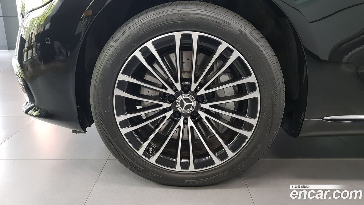 Mercedes-Benz S-Class 2025