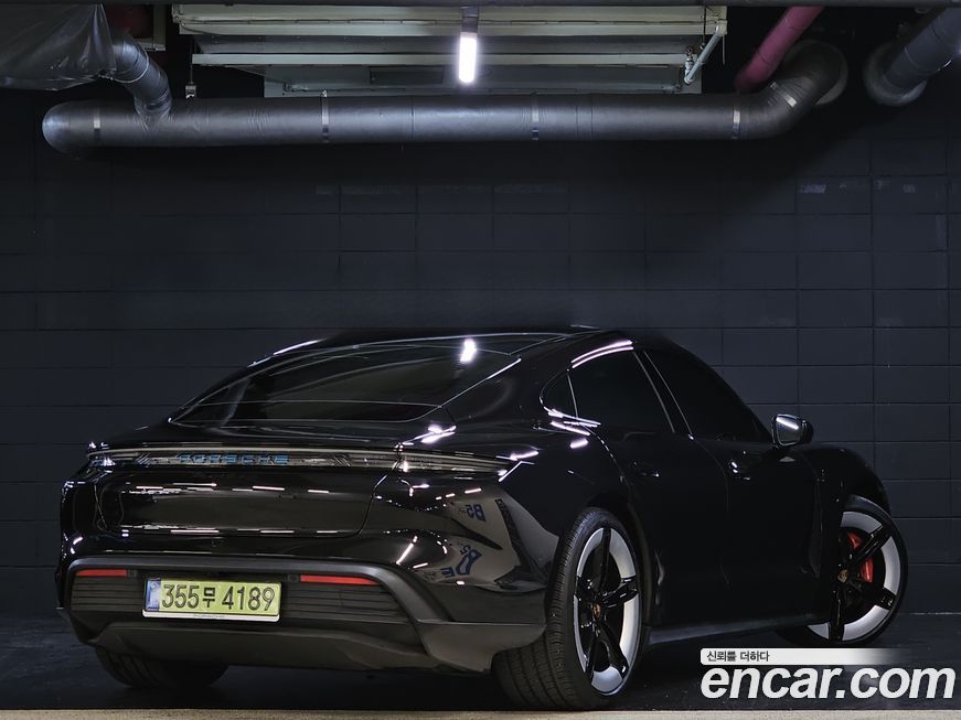 Porsche Taycan 2025