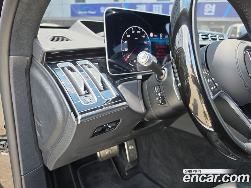 Mercedes-Benz S-Class 2025