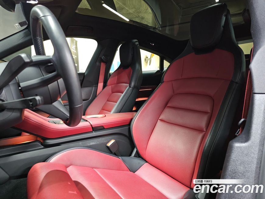 Porsche Taycan 2025