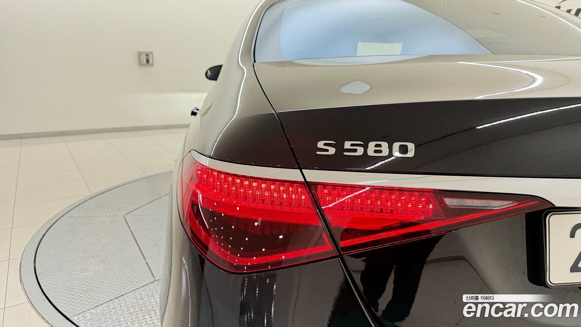 Mercedes-Benz S-Class 2025