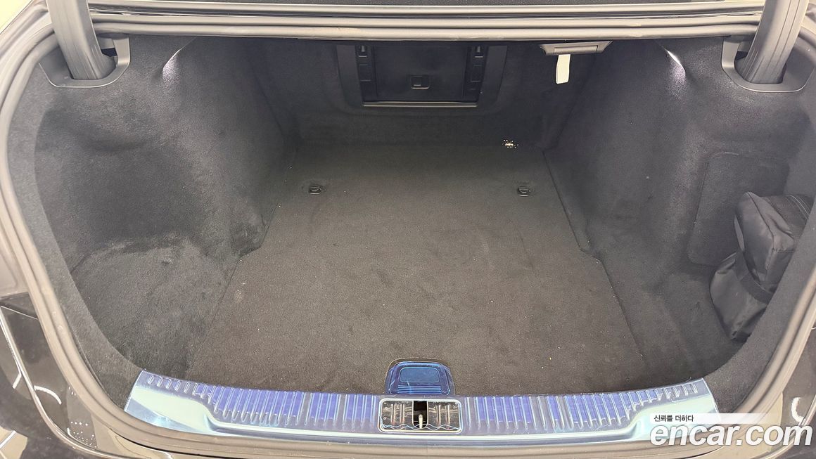 Mercedes-Benz S-Class 2025