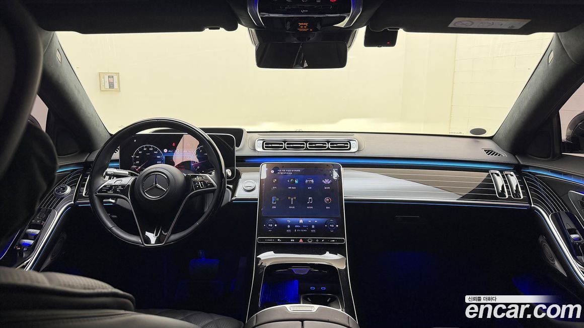Mercedes-Benz S-Class 2025