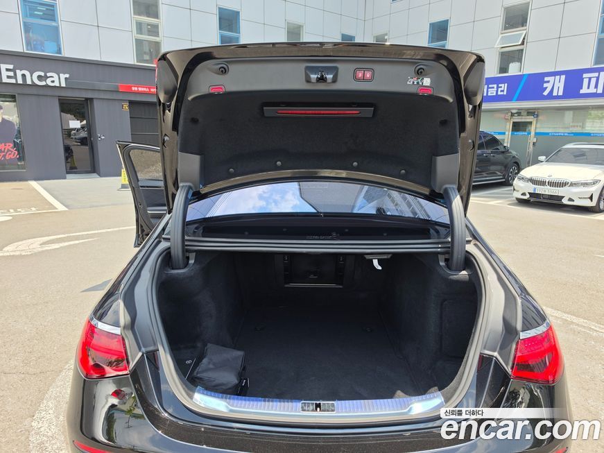 Mercedes-Benz S-Class 2025