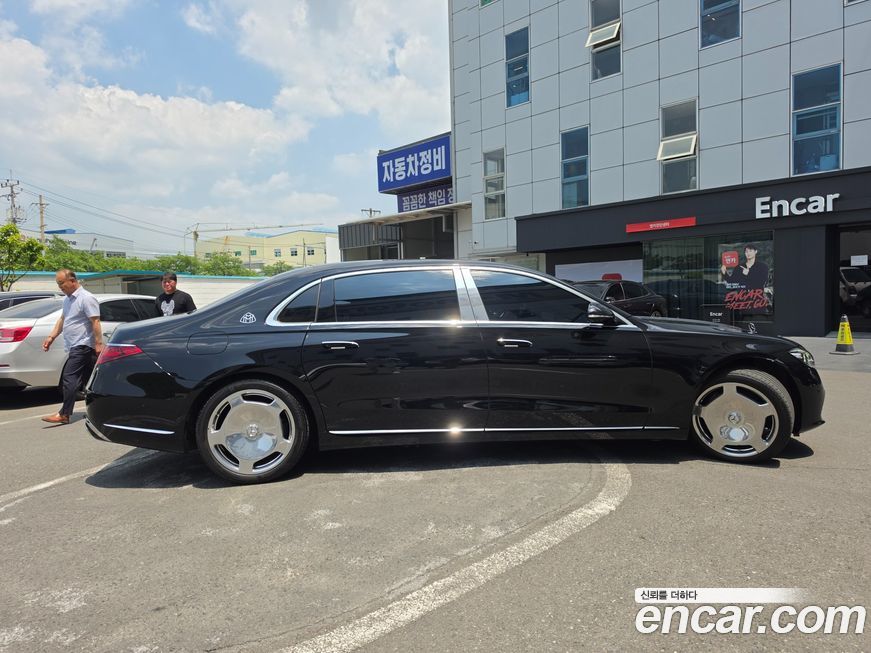 Mercedes-Benz S-Class 2025