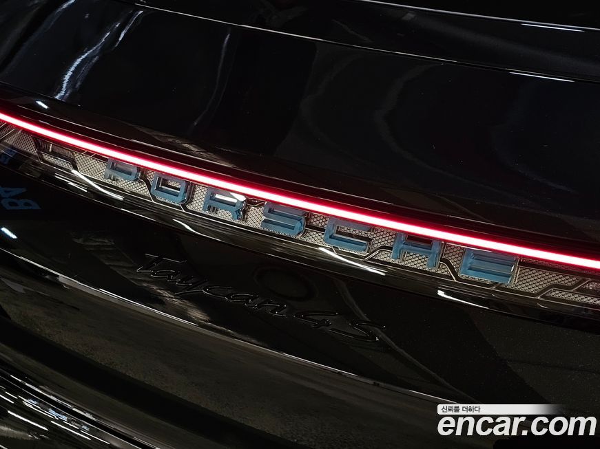 Porsche Taycan 2025
