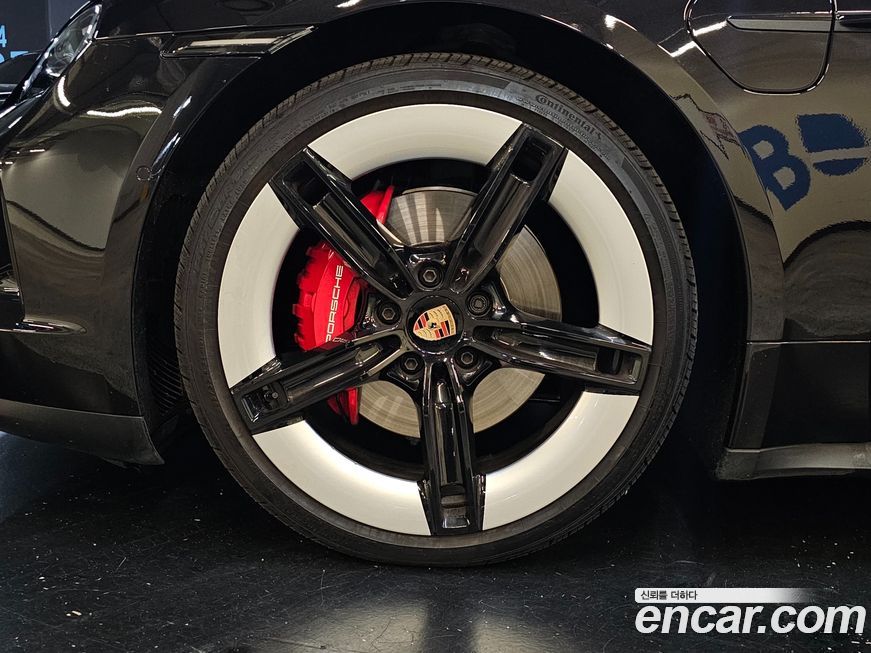 Porsche Taycan 2025