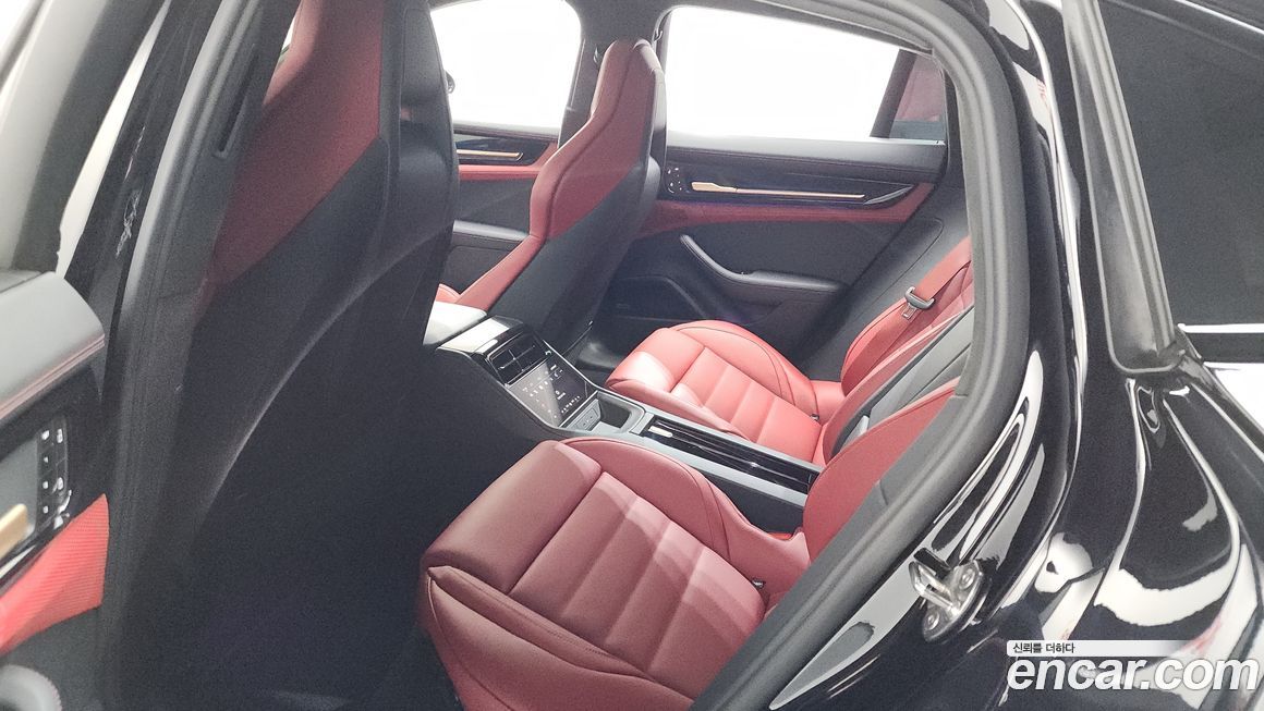 Porsche Panamera 2025
