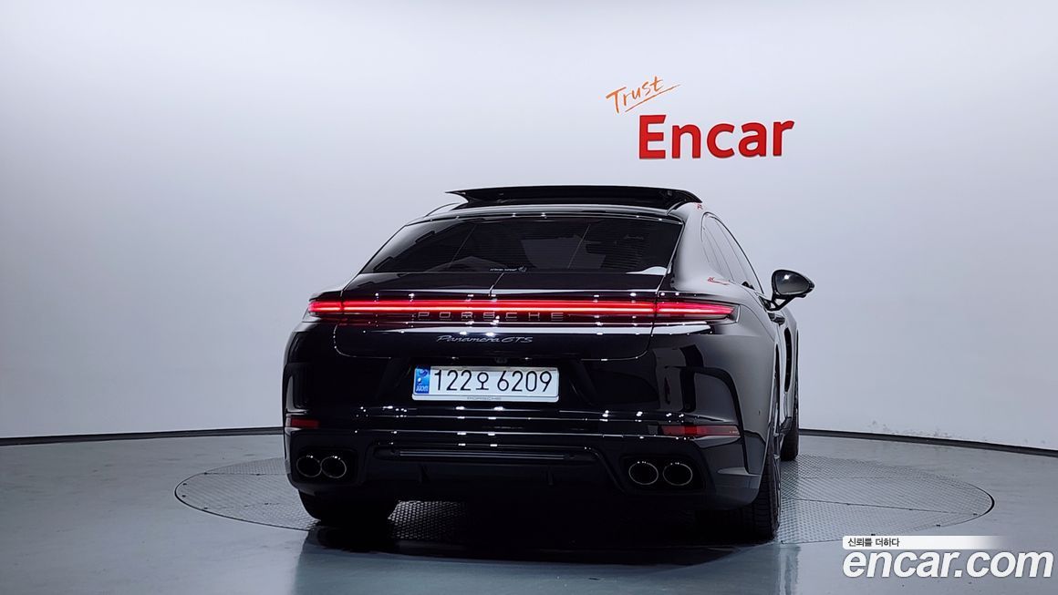Porsche Panamera 2025