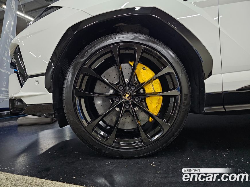 Lamborghini Urus 2023