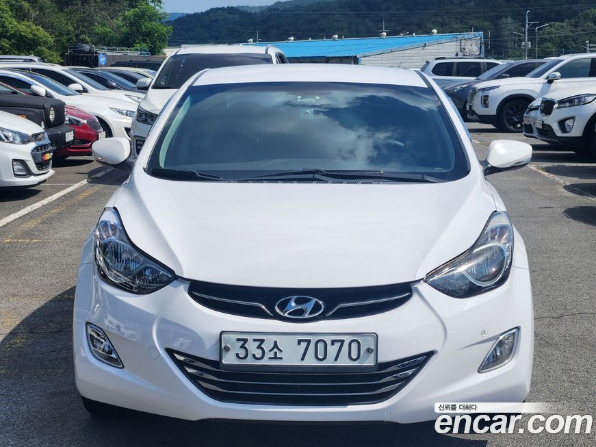 Hyundai AVANTE 2013