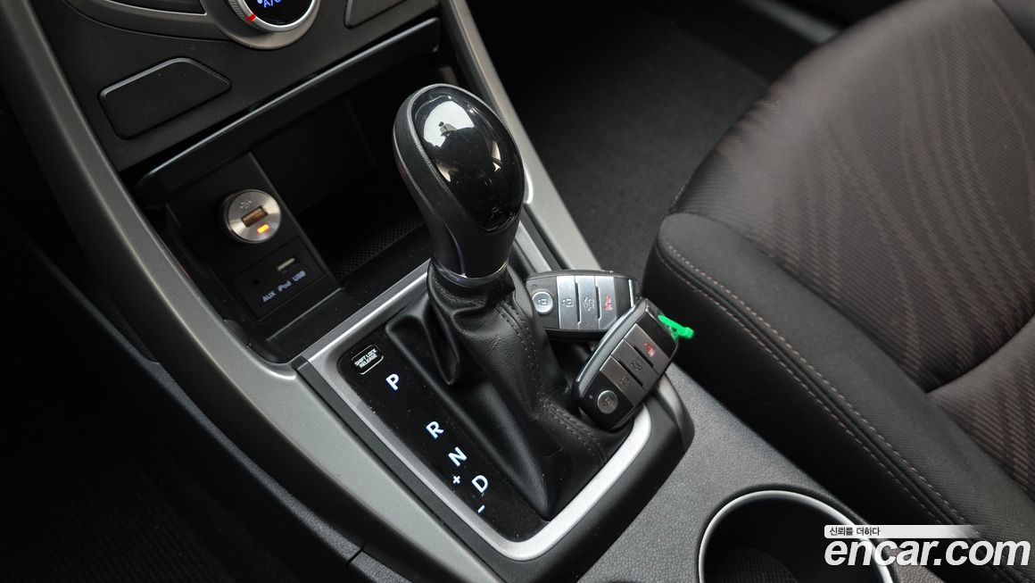 Hyundai AVANTE 2015