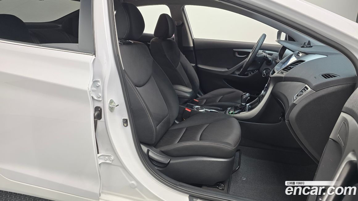Hyundai AVANTE 2015