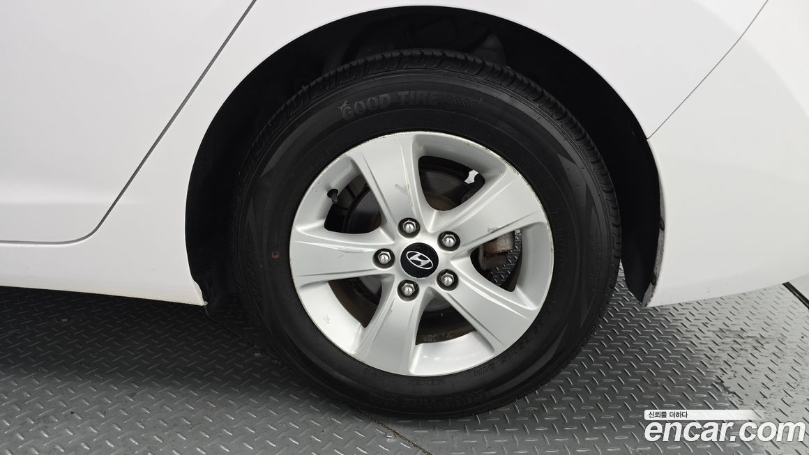 Hyundai AVANTE 2015
