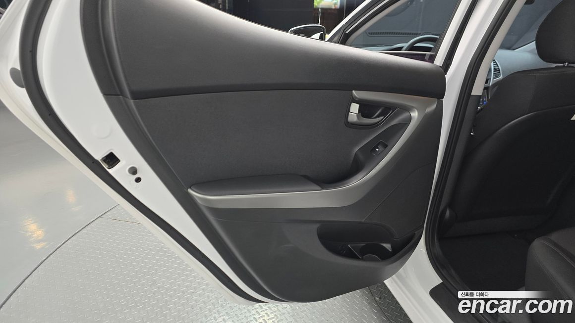 Hyundai AVANTE 2015