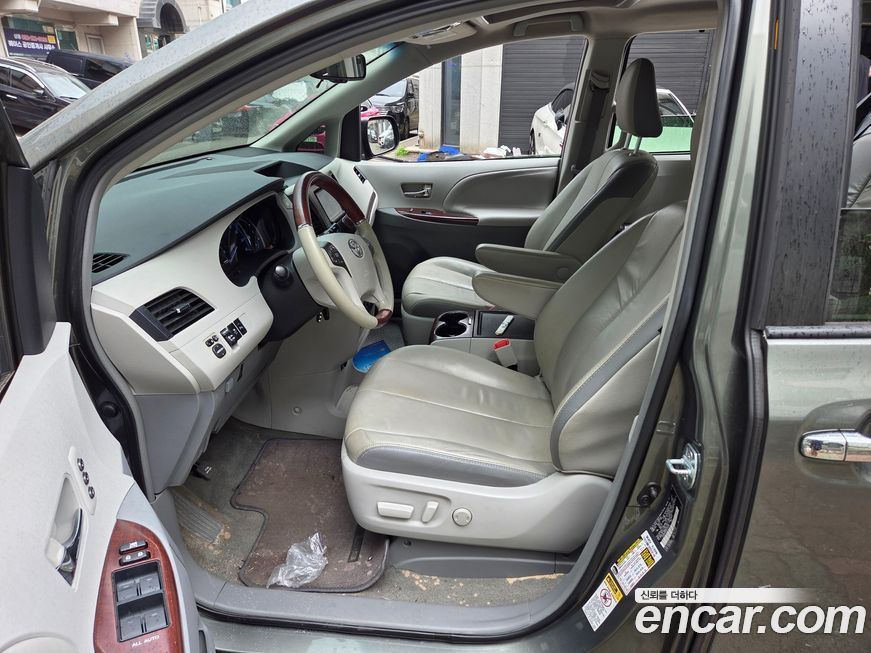 Toyota Sienna 2012