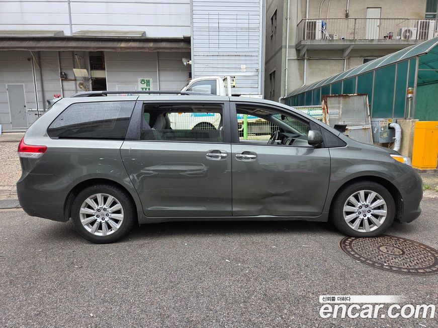 Toyota Sienna 2012