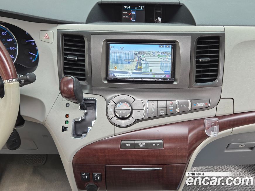 Toyota Sienna 2012