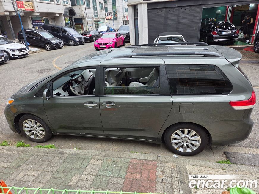 Toyota Sienna 2012