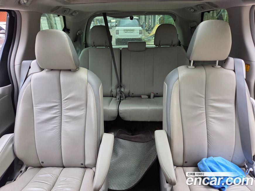 Toyota Sienna 2012