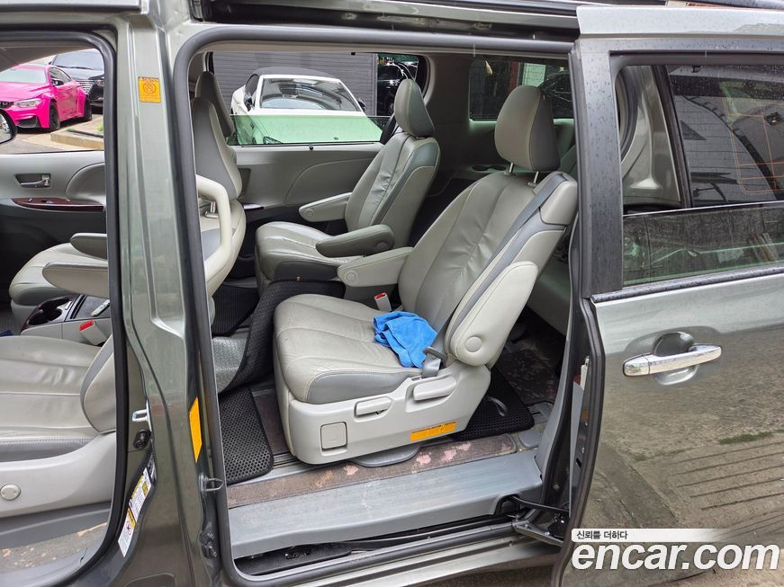 Toyota Sienna 2012