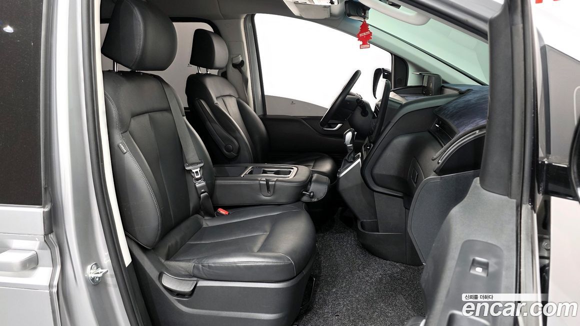 Hyundai Staria 2025