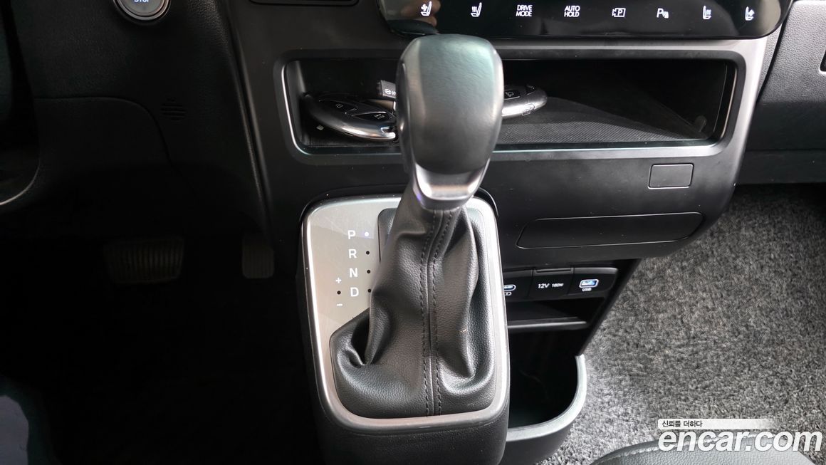 Hyundai Staria 2025