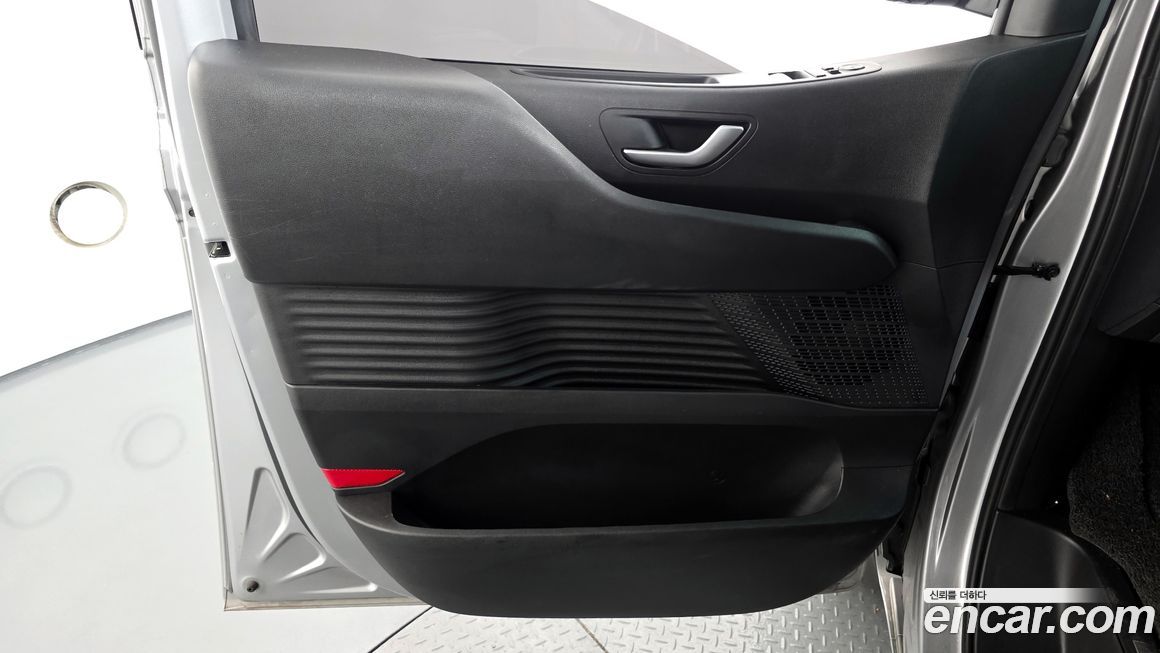 Hyundai Staria 2025