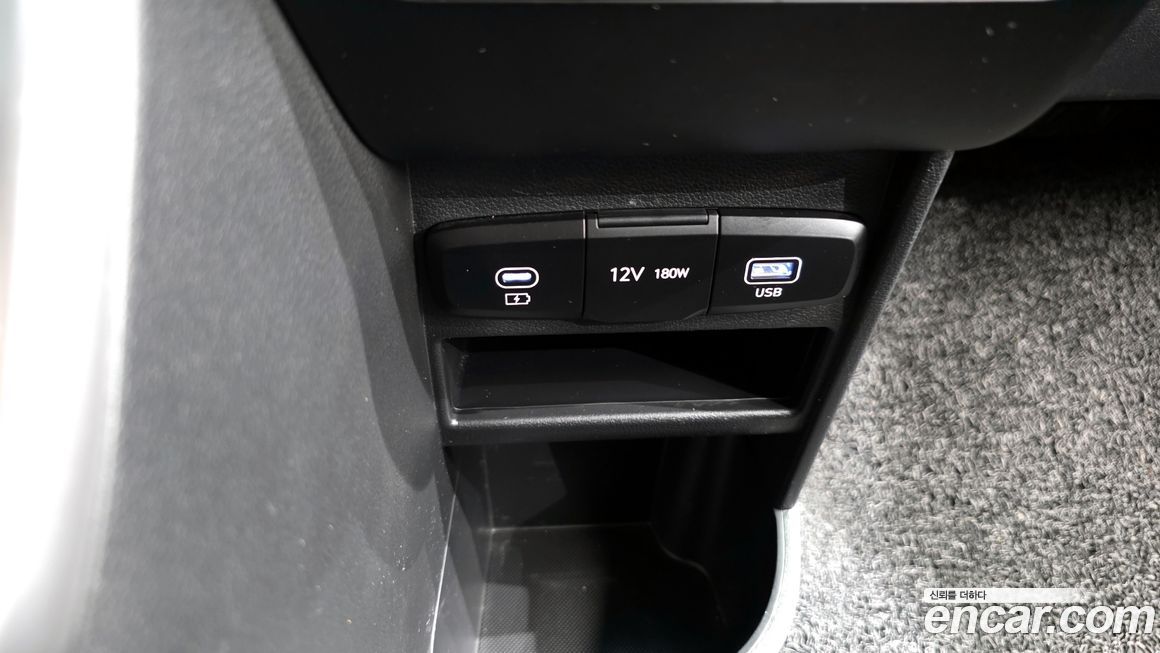 Hyundai Staria 2025