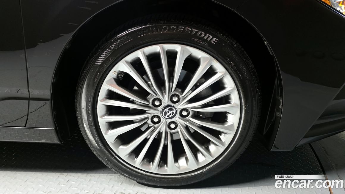 Toyota Avalon 2019
