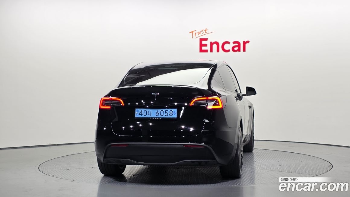 Tesla Model Y 2024