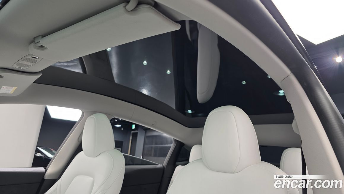 Tesla Model Y 2024