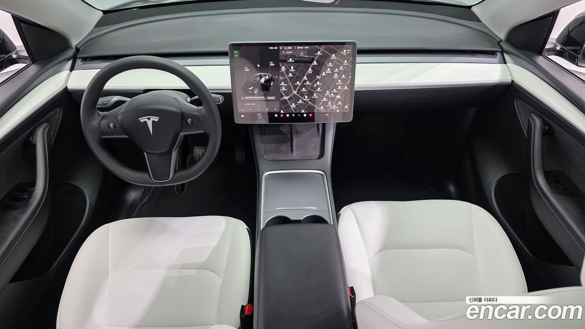 Tesla Model Y 2024